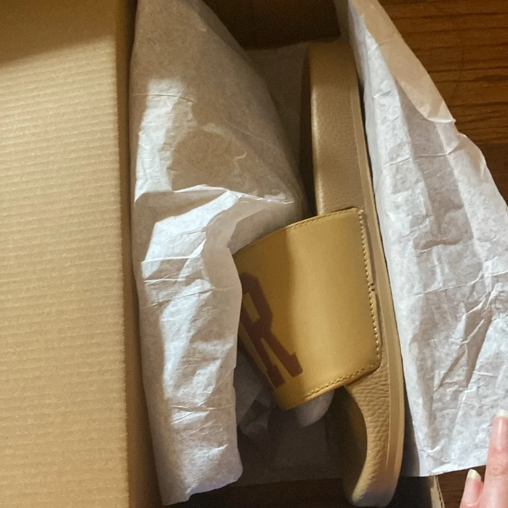 Market slides size 9 khaki